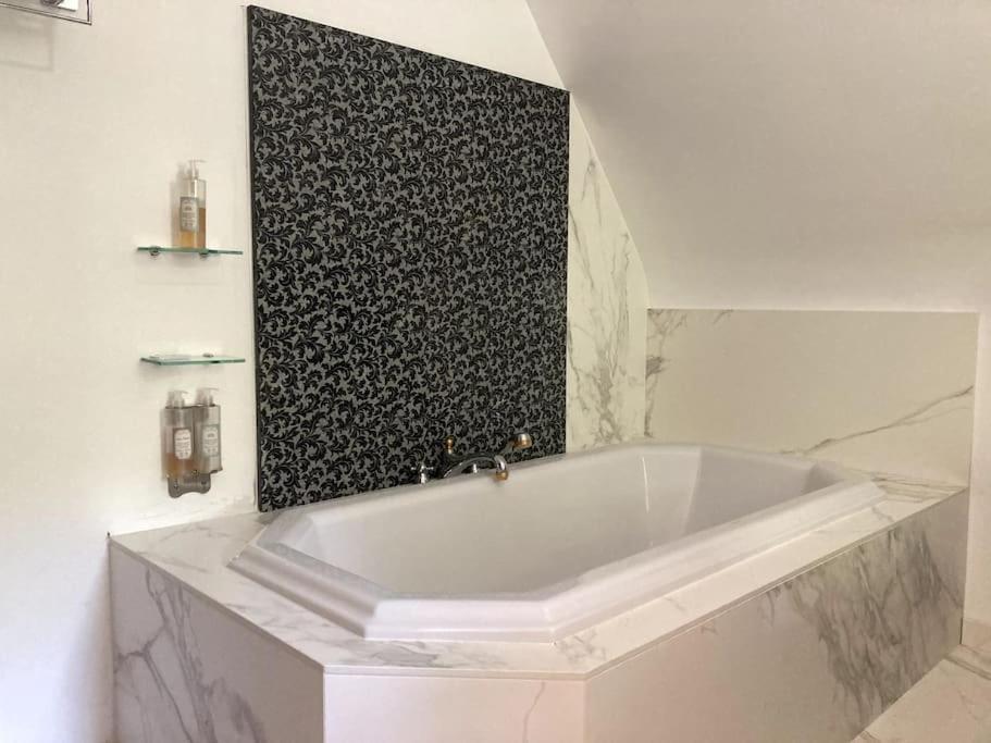 La Forge De La Coudraie Bed & Breakfast Pleugueneuc Bagian luar foto