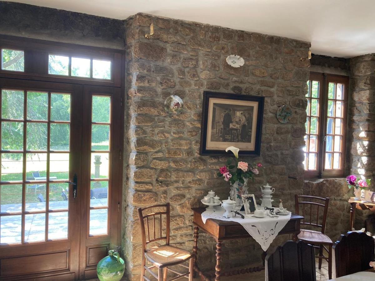 La Forge De La Coudraie Bed & Breakfast Pleugueneuc Bagian luar foto