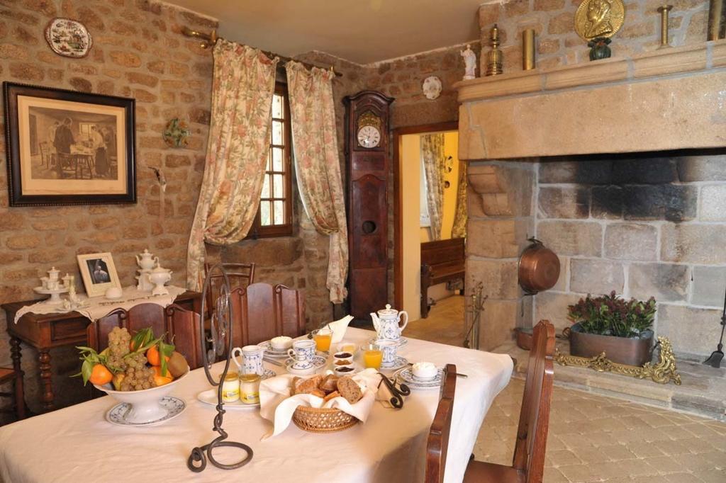 La Forge De La Coudraie Bed & Breakfast Pleugueneuc Bagian luar foto